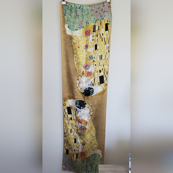 Gustav Klimt Silk Scarf "The Kiss" 100% Silk - Picture 3 of 7